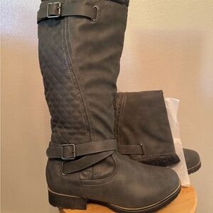 Stylish Gray Women's Boots Size 7.5